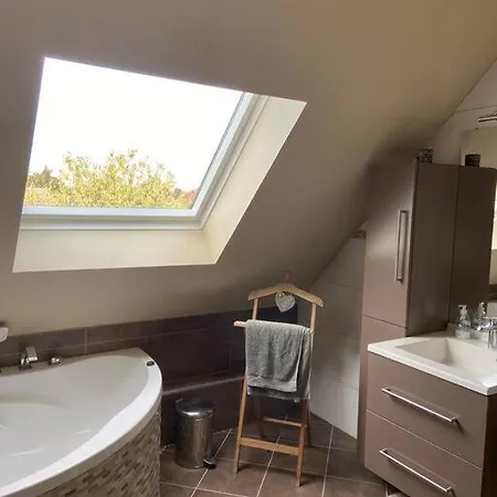 Maison Avec Double Garage Et Piscine A 10 Min Du Circuit Des 24h Villa *
